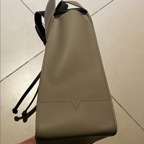 Von Holzhausen Made in Italy Elegant Beige Tote bagwith black strap & drawstring - Picture 9 of 16